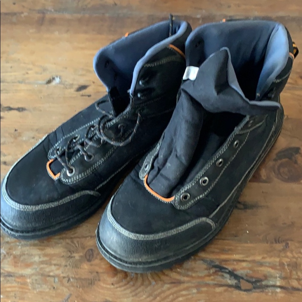 Frog Togg wader boots.